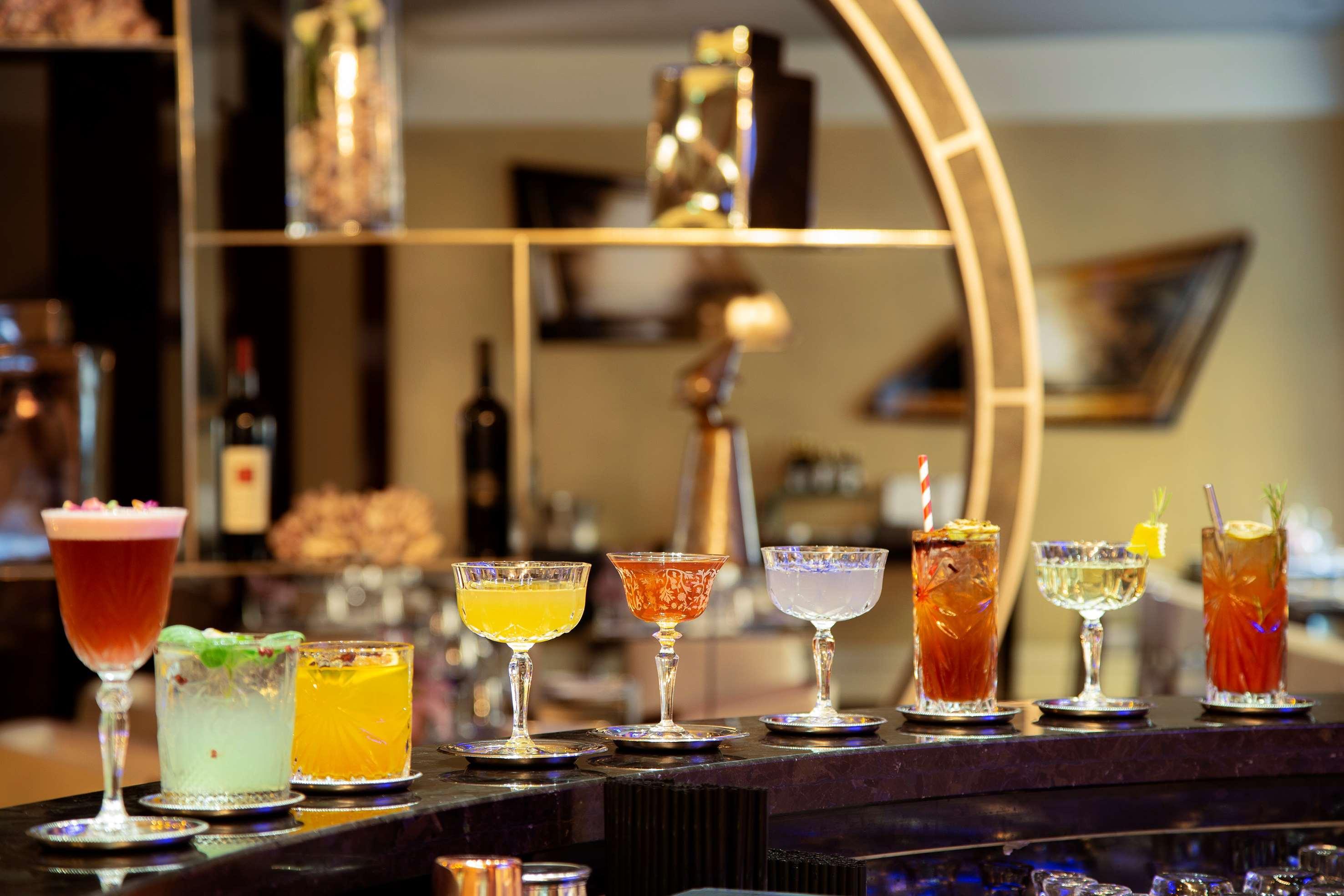 멜리야 제노바 호텔 외부 사진 A selection of cocktails