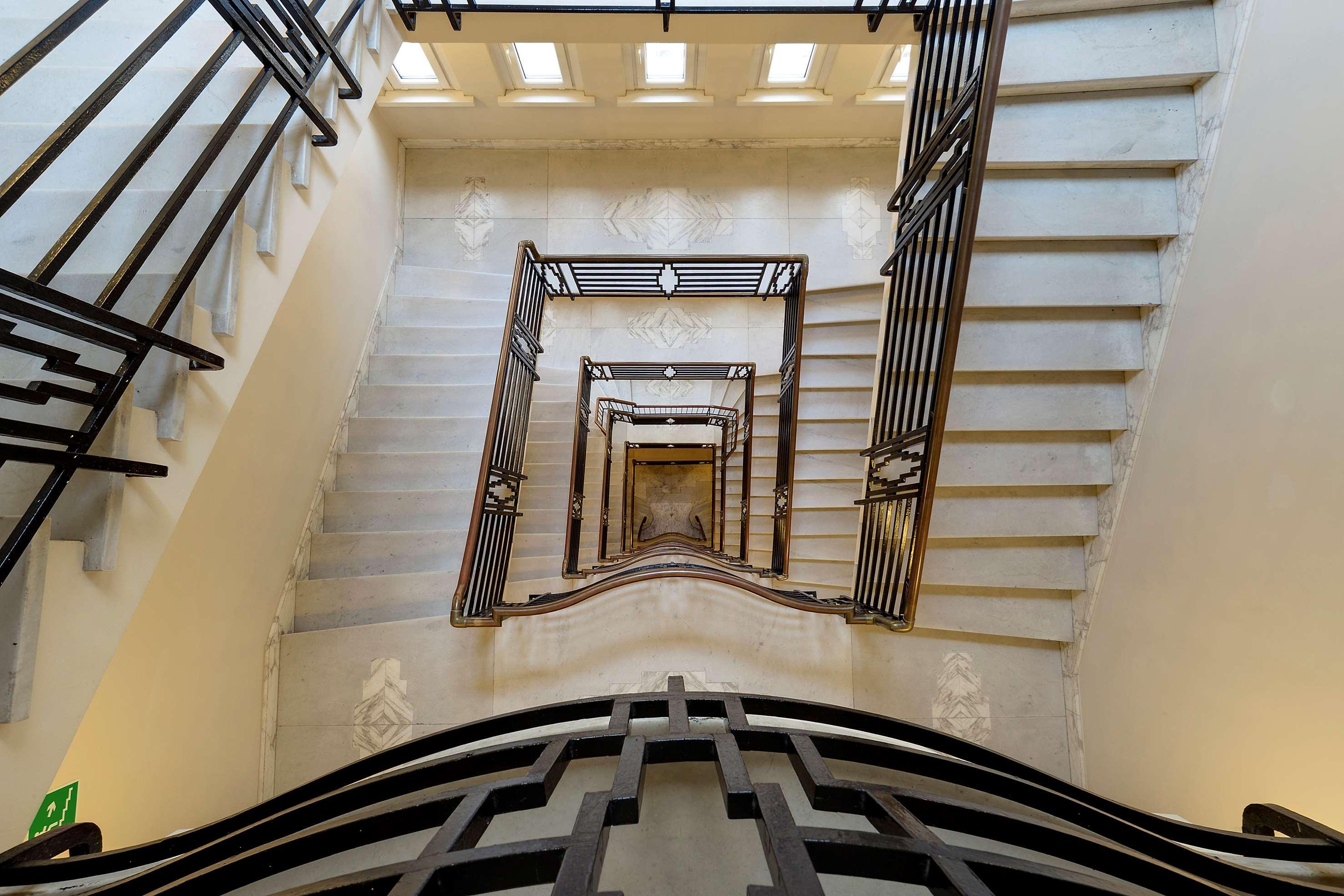 멜리야 제노바 호텔 외부 사진 Staircase